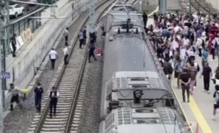 Marmaray'da bir genç intihar etti