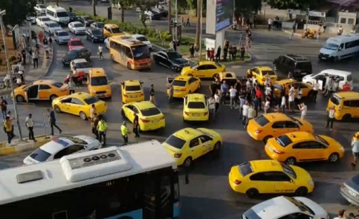 İstanbul'da taksicilerden akaryakıt zamlarına protesto