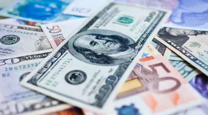 Dolar'da artış devam ediyor: 17,79'u gördü