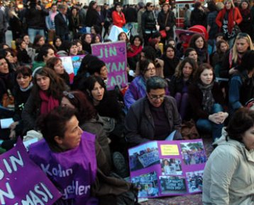 Feministlerden 'kadın cinayetlerine karşıyız' eylemi