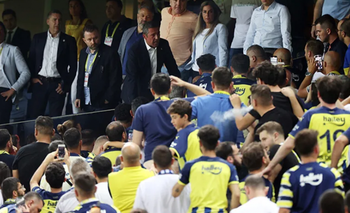 Fenerbahçe Başkanı Ali Koç, taraftarlarla tartıştı