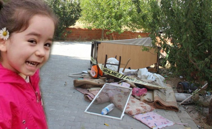 Babasının terastan attığı çekyatın çarptığı 4 yaşındaki Rana öldü