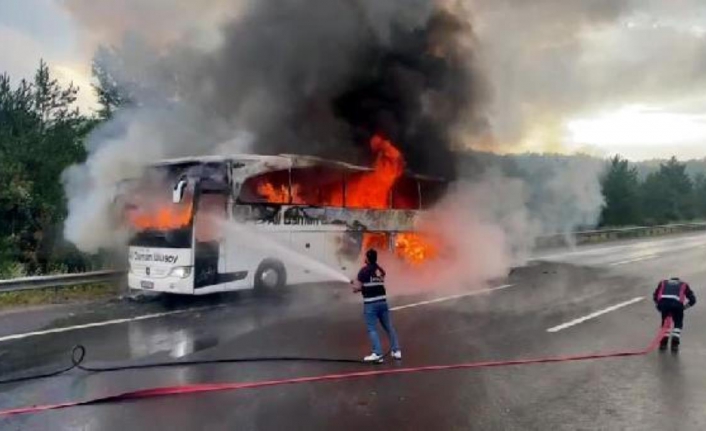 TEM'de yolcu otobüsü alev alev yandı