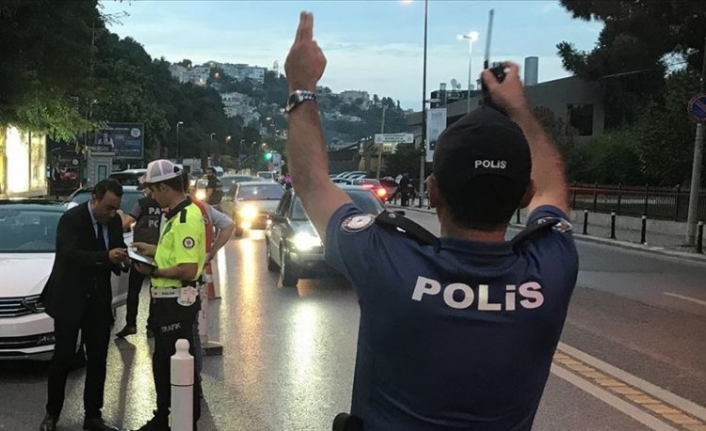 İstanbul'da asayiş uygulamasında 215 kişi gözaltına alındı