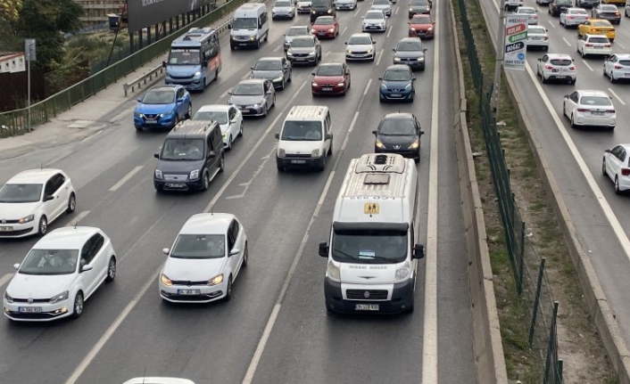 Okulların ilk günü İstanbul trafiğinde yoğunluk