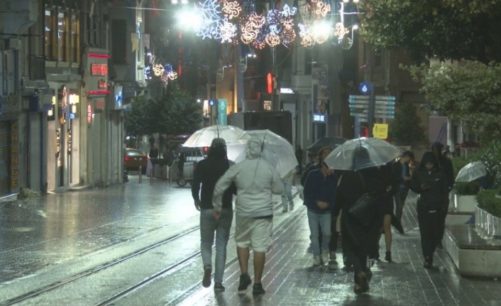 İstanbul güne sağanak yağmurla başladı