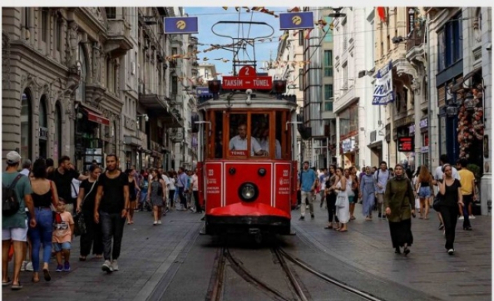 İstiklal Caddesi’nde sergi açmak, stant kurmak, müzik yapmak yasaklandı