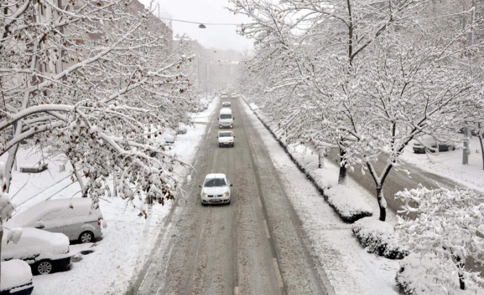 Meteoroloji il il uyardı: Kar geliyor, tedbirinizi alın!