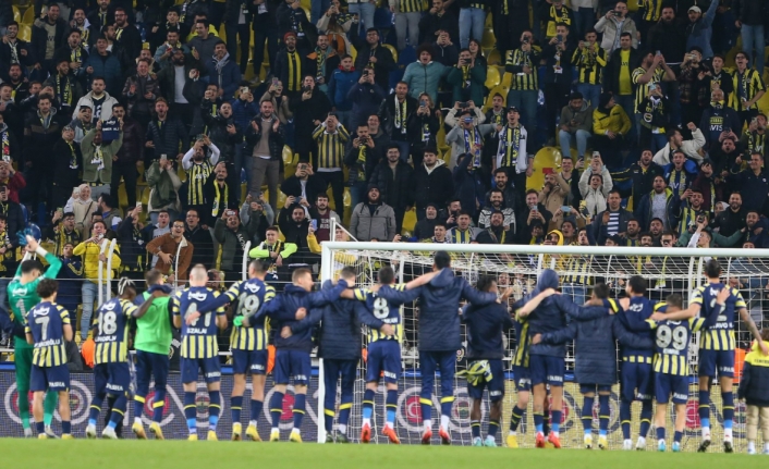 Fenerbahçe gol oldu, yağdı; liderlik koltuğuna oturdu