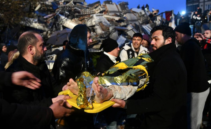 Kahramanmaraş'ta 7.4 büyüklüğünde deprem: 76 kişi hayatını kaybetti, çevre illerde binalar yıkıldı