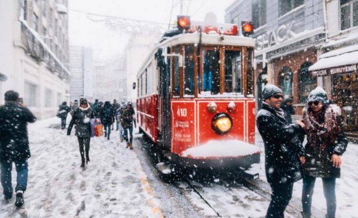 İstanbul'a yeni kuvvetli kar yağışı uyarısı! Saat verildi: İş olmayanlar dışarıda bulunmasın