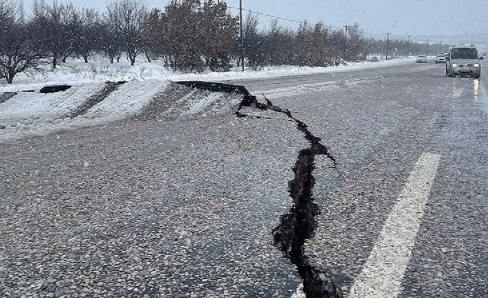 İtalyan uzman: Deprem Anadolu'yu 3 metre kaydırdı