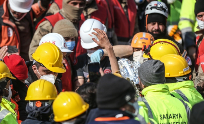 Deprem felaketinde yaşamını yitirenlerin sayısı 38 bin 44'e yükseldi