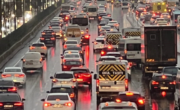 19 Mayıs kutlamaları nedeniyle İstanbul ve Ankara'da bazı yollar trafiğe kapatıldı