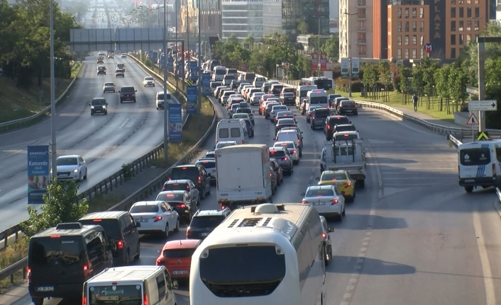 Bayram tatili trafiği sürüyor