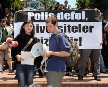 Yıldız Teknik'te polise protesto