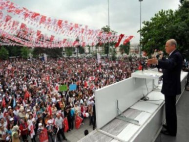 "AKP'nin tuzağına düşmemek lazım"