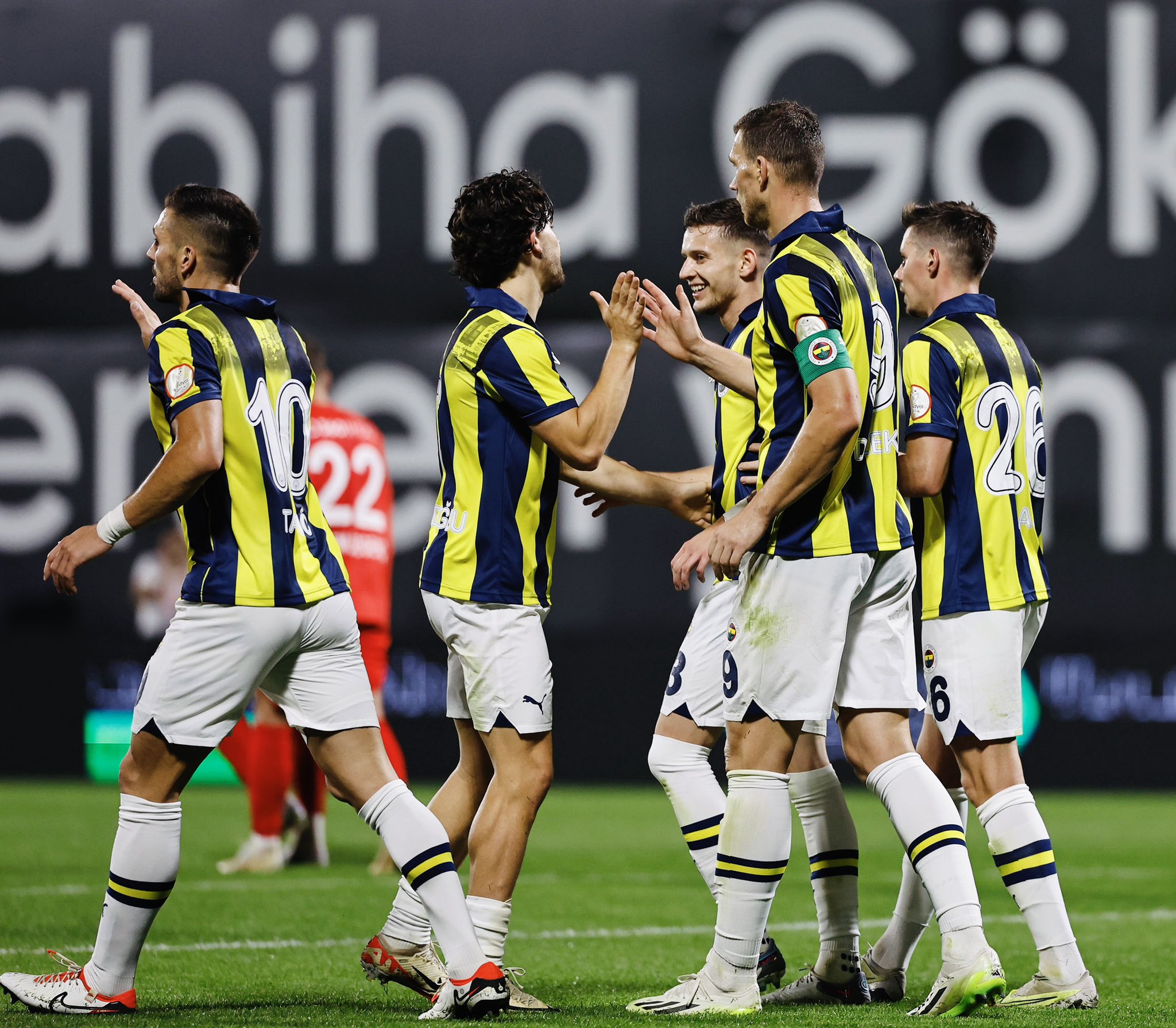 Fenerbahçe komşuda zafer arıyor