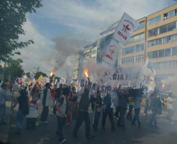 Liseliler İstanbul'da miting yaptı