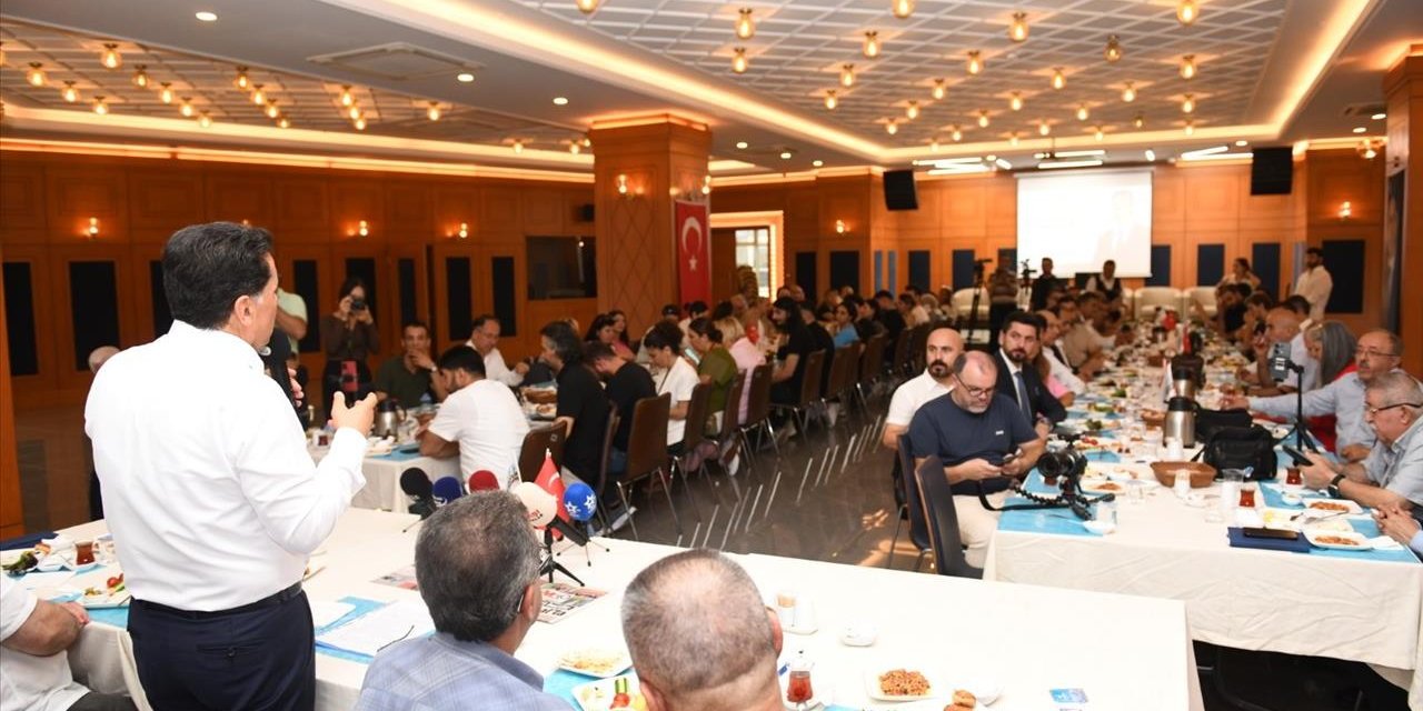 Başkan Ahmet Özer basın emekçileriyle buluştu