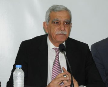 Ahmet Türk resti çekti