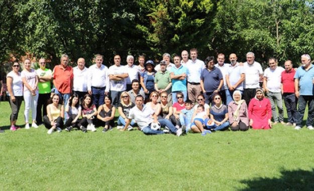 Piknikte bir araya gelen gazeteciler 24 Temmuz Basın Bayramı’nı andı